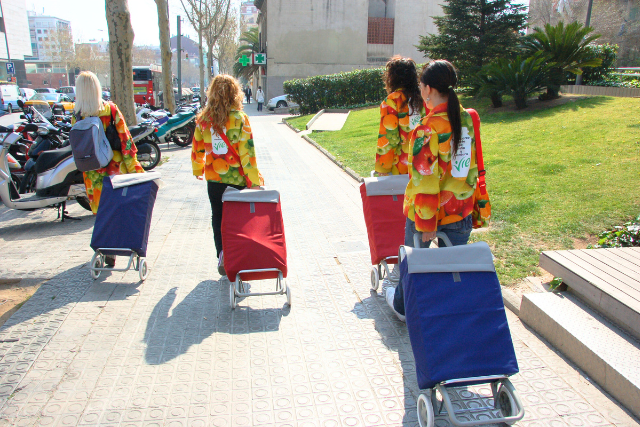 Reparto de muestras publicitarias o sampling en San Feliú de Llobregat, Barcelona