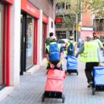 Equipo de reparto de material publicitarios con promotores en Ciudadela, Islas Baleares