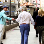 Reparto de volantes en mano con azafatas y promotoras en Montornés del Vallés, Barcelona