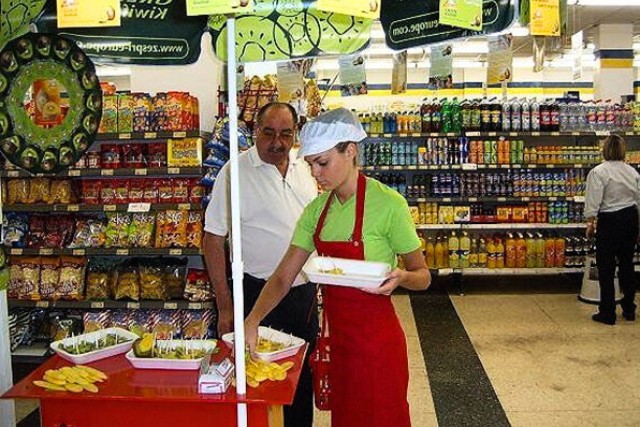 Promotoras para centros comerciales de Alcalá la Real, Jaén