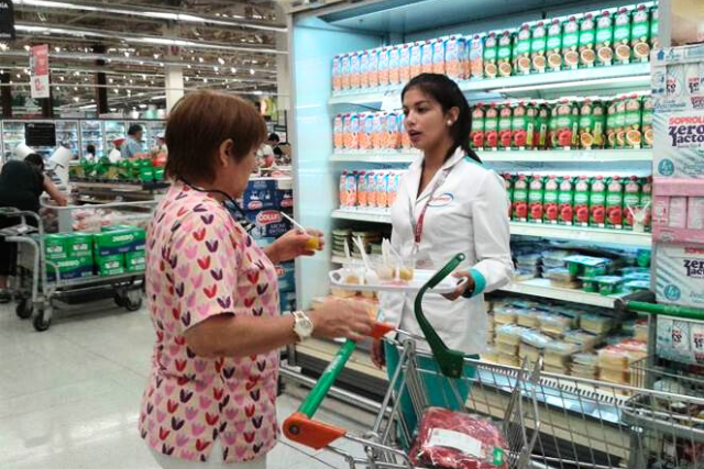 Promotoras en centros comerciales de Pego, Alicante para captar nuevos clientes